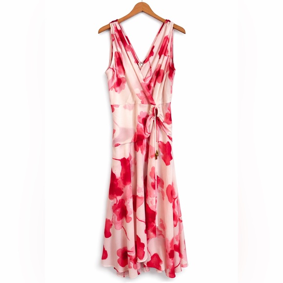 Donna Karan Dresses & Skirts - Donna Karan
Sleeveless V-Neck Floral Cascade Ruffle Chiffon Dress size 12
